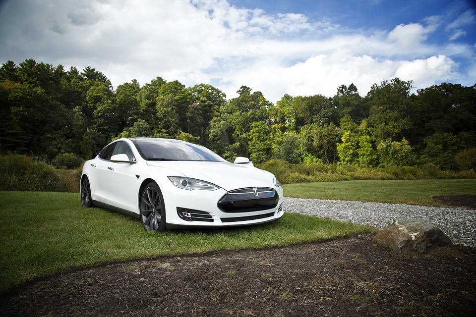 Tesla Aktie kaufen | Analysen, Kennzahlen und Prognose für ...