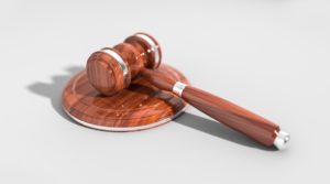 Regulierung - Gericht - Handel mit Sicherheit